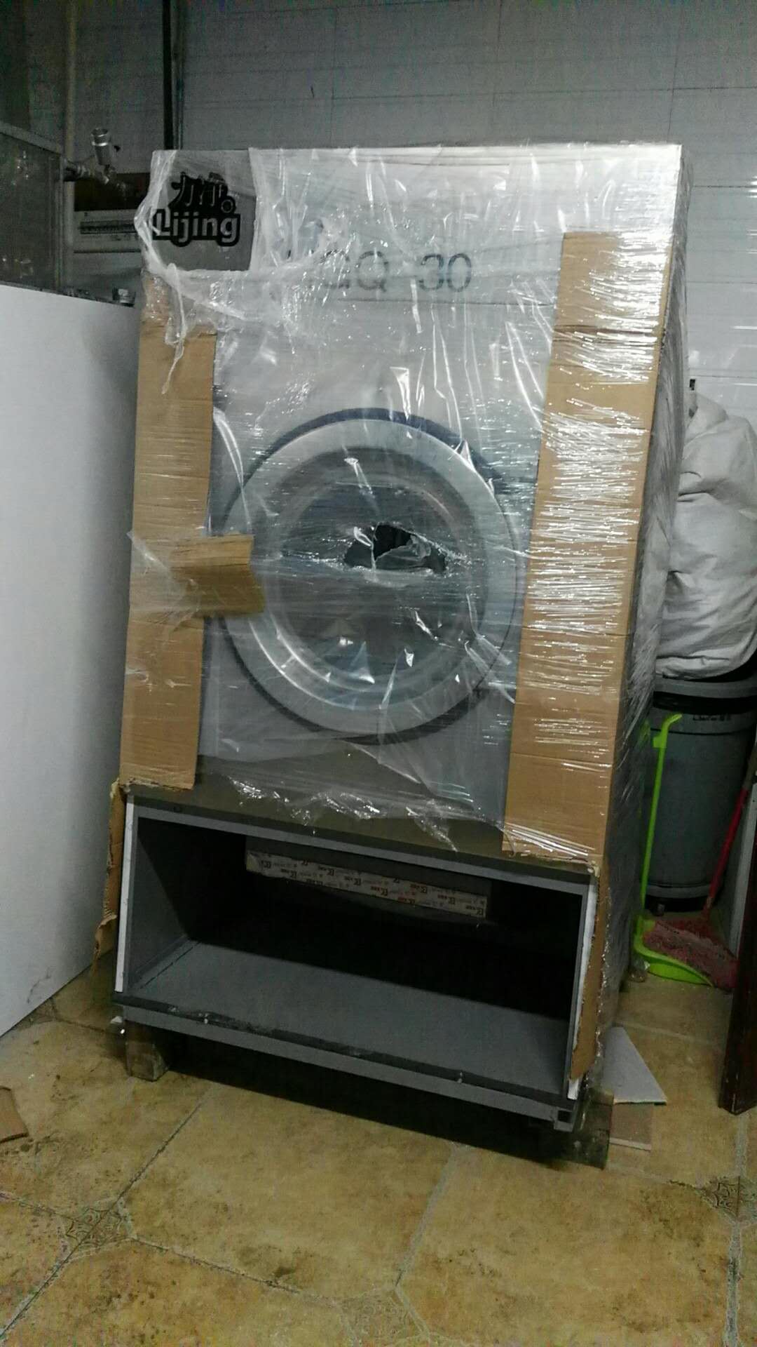 六盤水喜來登酒店洗衣房設備安裝順利進行中 六盤水喜來登酒店洗衣房設備安裝順利進行中